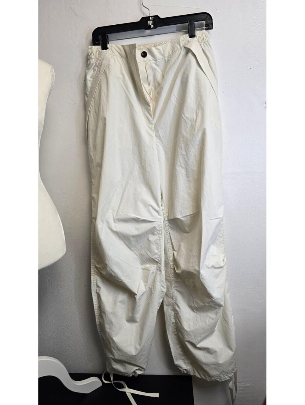Calvin Klein Jeans Cargo Parachute Pants Ivory M NWT - Picture 2 of 10
